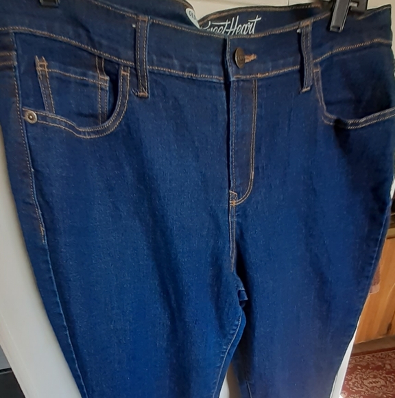 Old Navy Sweatheart Denim Capris